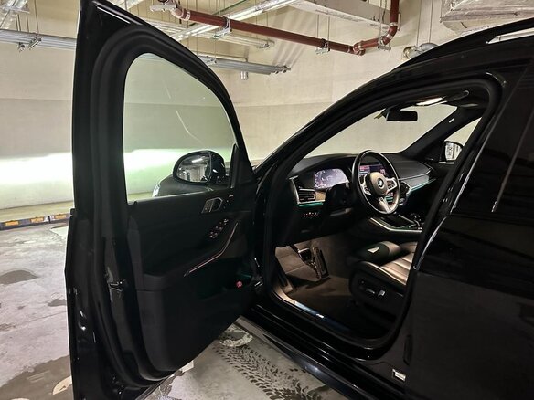 2021 BMW X7 40i I (G07), чёрный, 7500000 рублей - вид 6