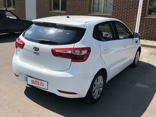 2013 Kia Rio 5-speed III, белый, 559000 рублей, вид 3