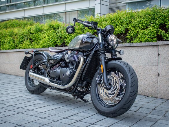 2021 Triumph Bonneville Bobber, чёрный, 1250000 рублей
