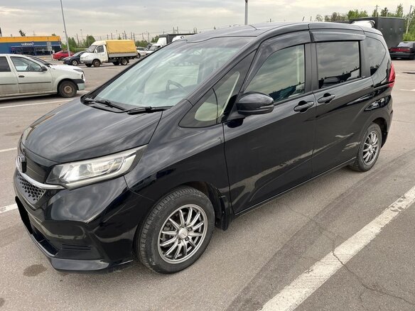 2022 Honda Freed II Рестайлинг, чёрный, 1495000 рублей - вид 2
