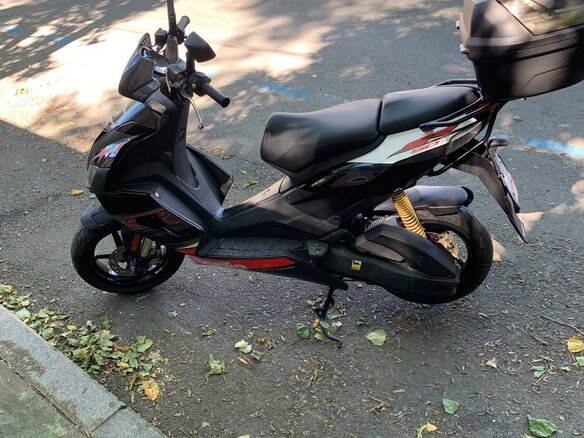 2018 Aprilia SR 50 R, красный, 140000 рублей - вид 7