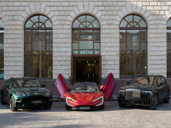 2026 Aston Martin DBX DBX S I, зелёный - вид 1