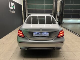 2017 Mercedes-Benz E-Класс 200 V (W213, S213, C238), серебристый, 2840000 рублей, вид 5