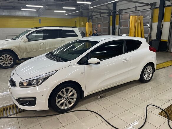 2018 Kia Ceed II Рестайлинг, белый, 1300000 рублей - вид 5