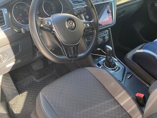 2017 Volkswagen Tiguan II, серебристый, 2100000 рублей, вид 2