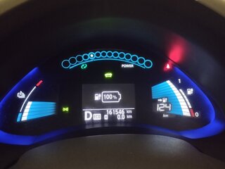 2013 Nissan Leaf (EM57) I (ZE0/AZE0), белый, 1050000 рублей, вид 4
