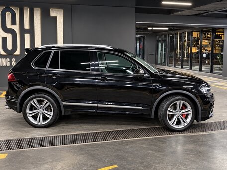 2019 Volkswagen Tiguan II, чёрный, 2690000 рублей, вид 3