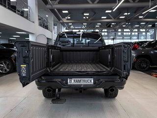 2026 Ram 1500 Crew Cab eTorque V Рестайлинг, чёрный, 13473887 рублей, вид 3