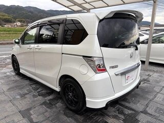 2013 Honda Freed I Рестайлинг, белый, 780000 рублей, вид 4