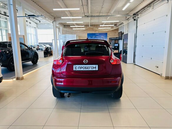 2010 Nissan Juke I, красный - вид 5