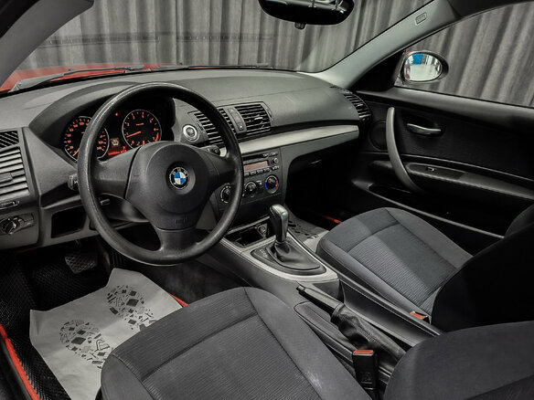 2008 BMW 1 серии 116i I (E81/E82/E87/E88) Рестайлинг, красный, 780000 рублей - вид 5