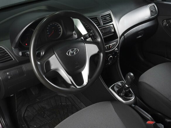 2012 Hyundai Solaris I, фиолетовый, 525000 рублей - вид 4