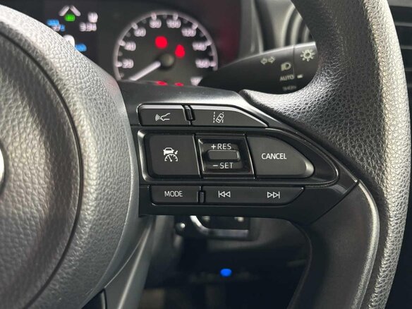 2023 Toyota Yaris IV, белый, 1052000 рублей - вид 7