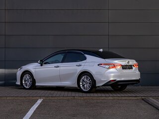 2018 Toyota Camry VIII (XV70), белый, 3595000 рублей, вид 4