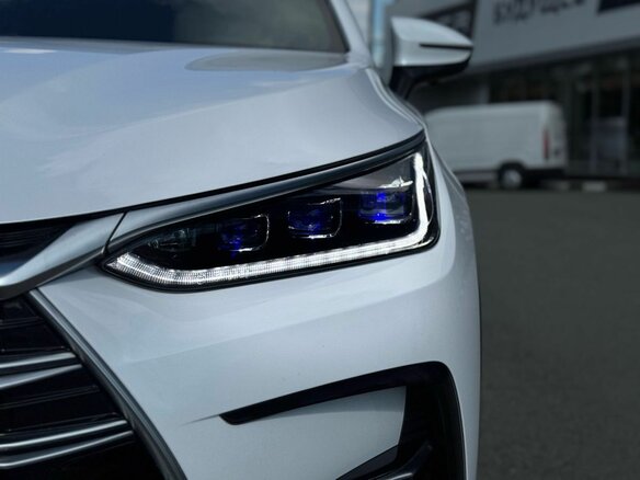 2021 BYD Tang DM-i II Рестайлинг 1, белый, 2590000 рублей - вид 9