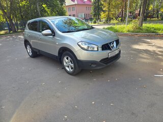 2013 Nissan Qashqai I Рестайлинг, серебристый, 890000 рублей, вид 3