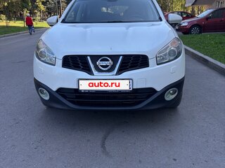 2013 Nissan Qashqai I Рестайлинг, серебристый, 915000 рублей, вид 2