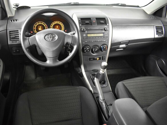 2010 Toyota Corolla X (E140, E150), серебристый, 830000 рублей - вид 5