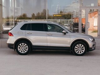 2017 Volkswagen Tiguan II, серебристый, 2130000 рублей, вид 4