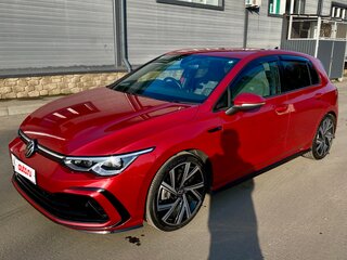 2021 Volkswagen Golf VIII, красный, 2199999 рублей, вид 3
