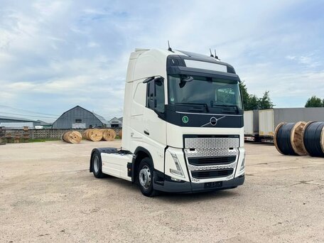 2024 Volvo FH, белый, 15900000 рублей, вид 3