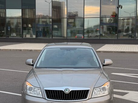 2011 Skoda Octavia II (A5) Рестайлинг, серый, 719000 рублей, вид 2
