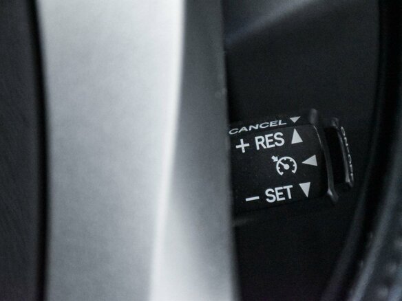 2013 Toyota Prius III Рестайлинг (XW30), фиолетовый - вид 21