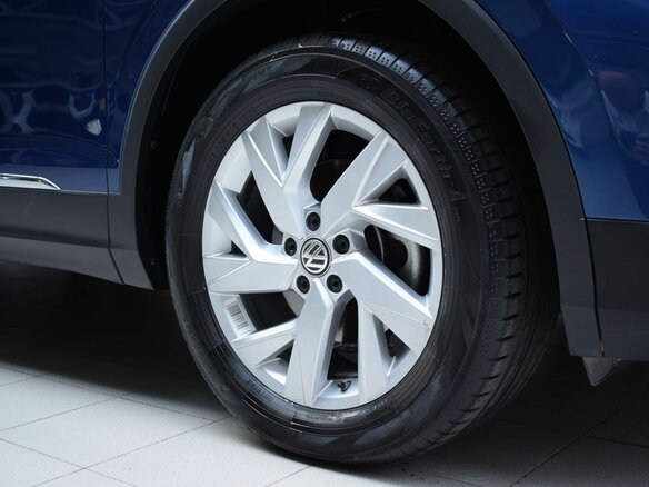 2021 Volkswagen Tiguan II Рестайлинг, синий, 2390000 рублей - вид 8