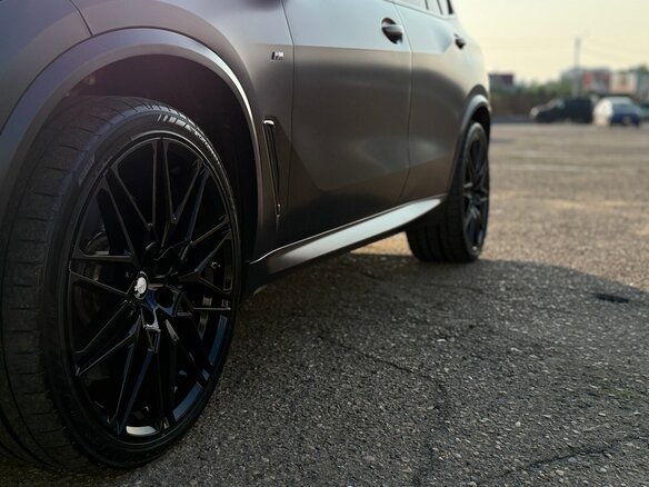 2020 BMW X5 M50d IV (G05/G18), чёрный, 7500000 рублей - вид 11