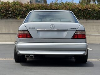 1993 Mercedes-Benz E-Класс 500 I (W124), серебристый, 25500000 рублей, вид 5