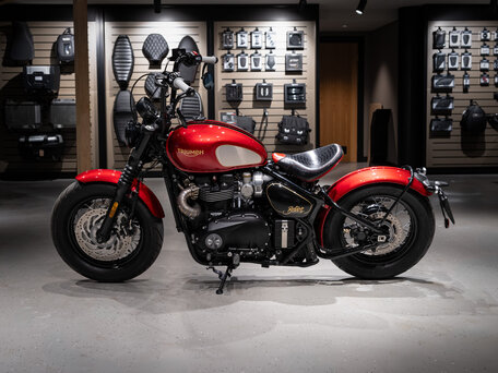 2022 Triumph Bonneville Bobber, красный, 1600000 рублей, вид 5