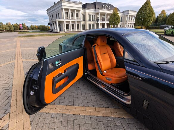 2021 Rolls-Royce Wraith Black Badge, синий, 34000000 рублей - вид 13