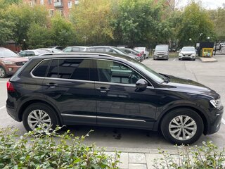 2018 Volkswagen Tiguan II, чёрный, 2300000 рублей, вид 2