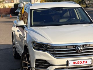 2021 Volkswagen Touareg III, белый, 5668100 рублей, вид 2