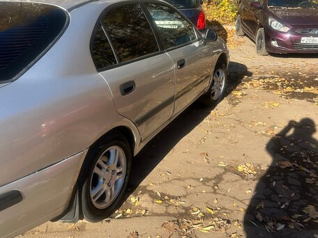 2002 Mitsubishi Carisma I Рестайлинг, серебристый, 290000 рублей, вид 3
