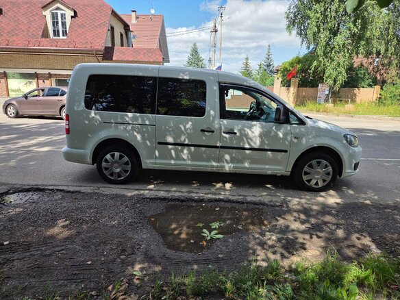 2012 Volkswagen Caddy III Рестайлинг, белый, 1300000 рублей - вид 2