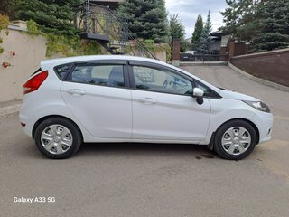2010 Ford Fiesta Mk6, белый, 700000 рублей, вид 4
