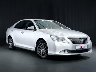 2011 Toyota Camry VII (XV50), серебристый, 1550000 рублей, вид 1