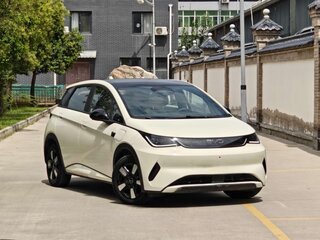 2025 BYD Dolphin 45.12 kWh I Рестайлинг, бежевый, 1589046 рублей, вид 3