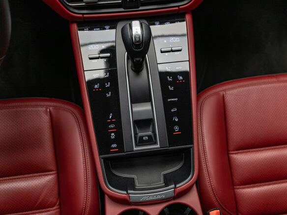 2022 Porsche Macan GTS I Рестайлинг 2, белый, 8790000 рублей - вид 18