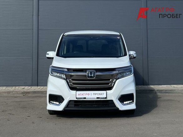 2019 Honda Stepwgn Spada V Рестайлинг, белый, 2620000 рублей - вид 1