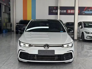 2023 Volkswagen Golf VIII, белый, 1875600 рублей, вид 2