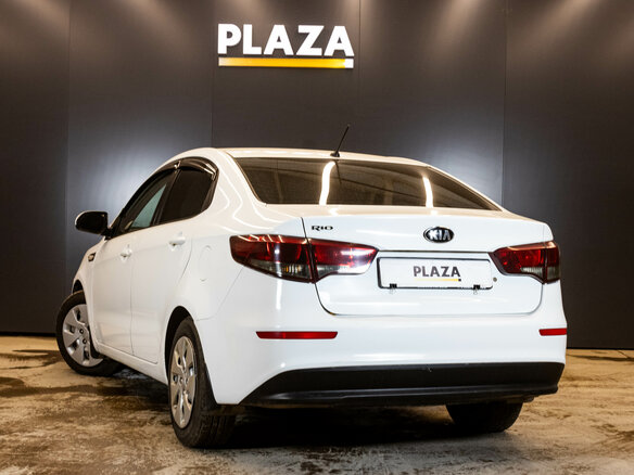 2015 Kia Rio III Рестайлинг, белый, 700000 рублей - вид 2