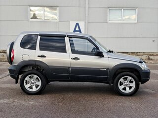 2016 Chevrolet Niva I Рестайлинг, коричневый, 630000 рублей, вид 4