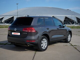 2010 Volkswagen Touareg II, серый, 1990000 рублей, вид 3
