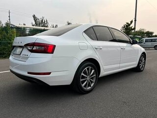 2022 Skoda Octavia III (A7) Рестайлинг, белый, 1250000 рублей, вид 3
