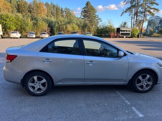 2010 Kia Cerato 5-speed II, серебристый, 629000 рублей, вид 3
