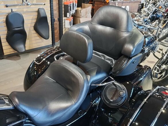 2015 Harley-Davidson Tri Glide, чёрный, 3550000 рублей - вид 21