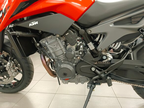 2023 KTM 790 Duke, оранжевый - вид 16