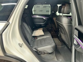 2018 Volkswagen Touareg III, белый, 3875000 рублей, вид 4